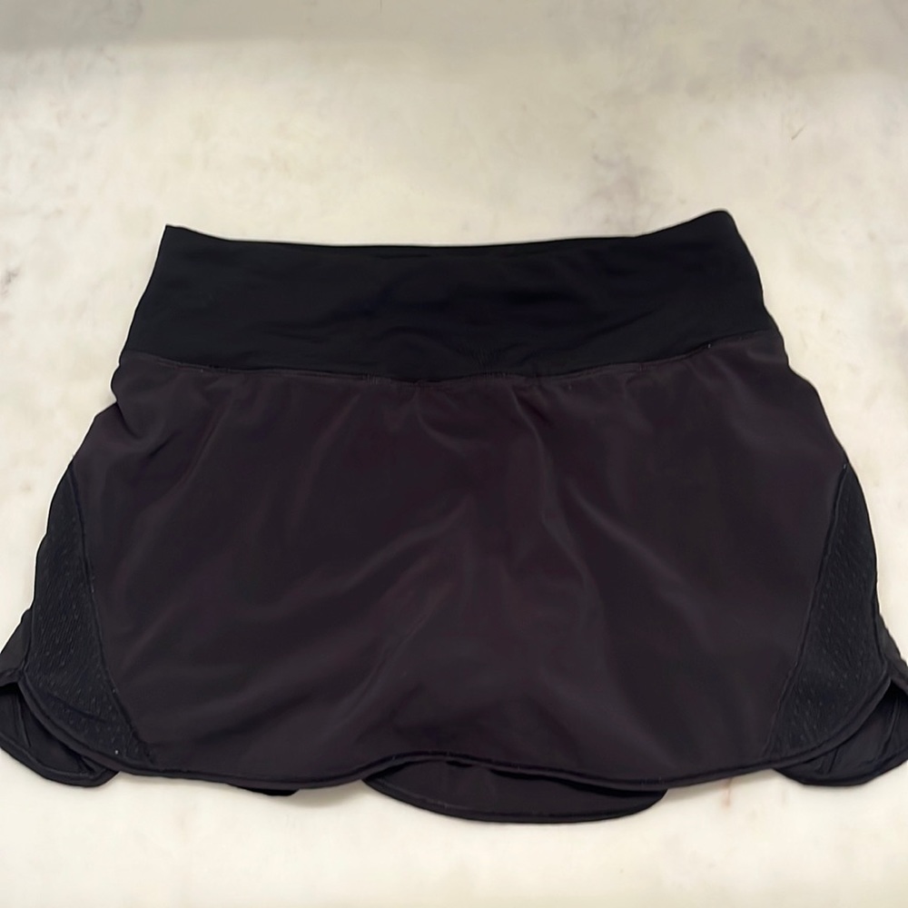 Black photo finish lululemon skirt